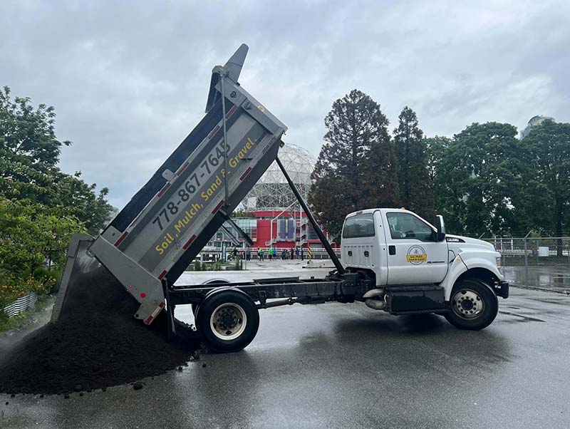 landscape-delivery-truck-service-vancouver-bc-24-7